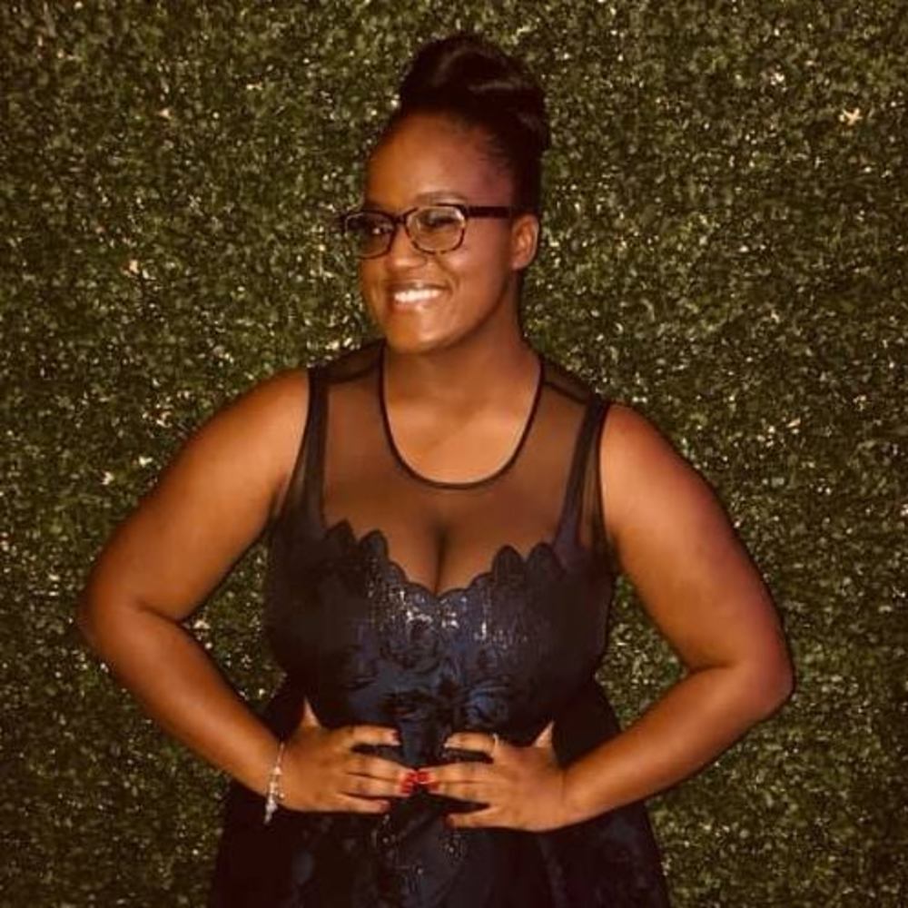 Meet your Posher, Dina